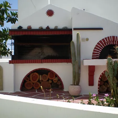 阿纳斯塔西娅旅馆 *